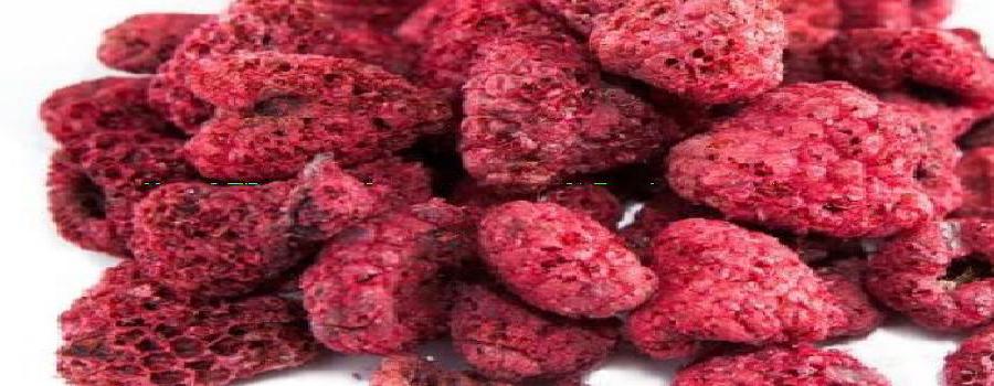 Dried organic strawberry